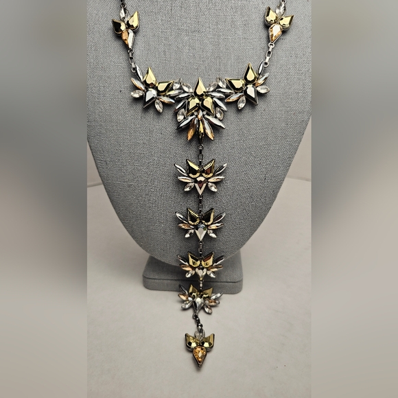 [EXPRESS] Elegant Gold & Silver Floral Statement Necklace ○●Choker // Collar●○ - Picture 2 of 16